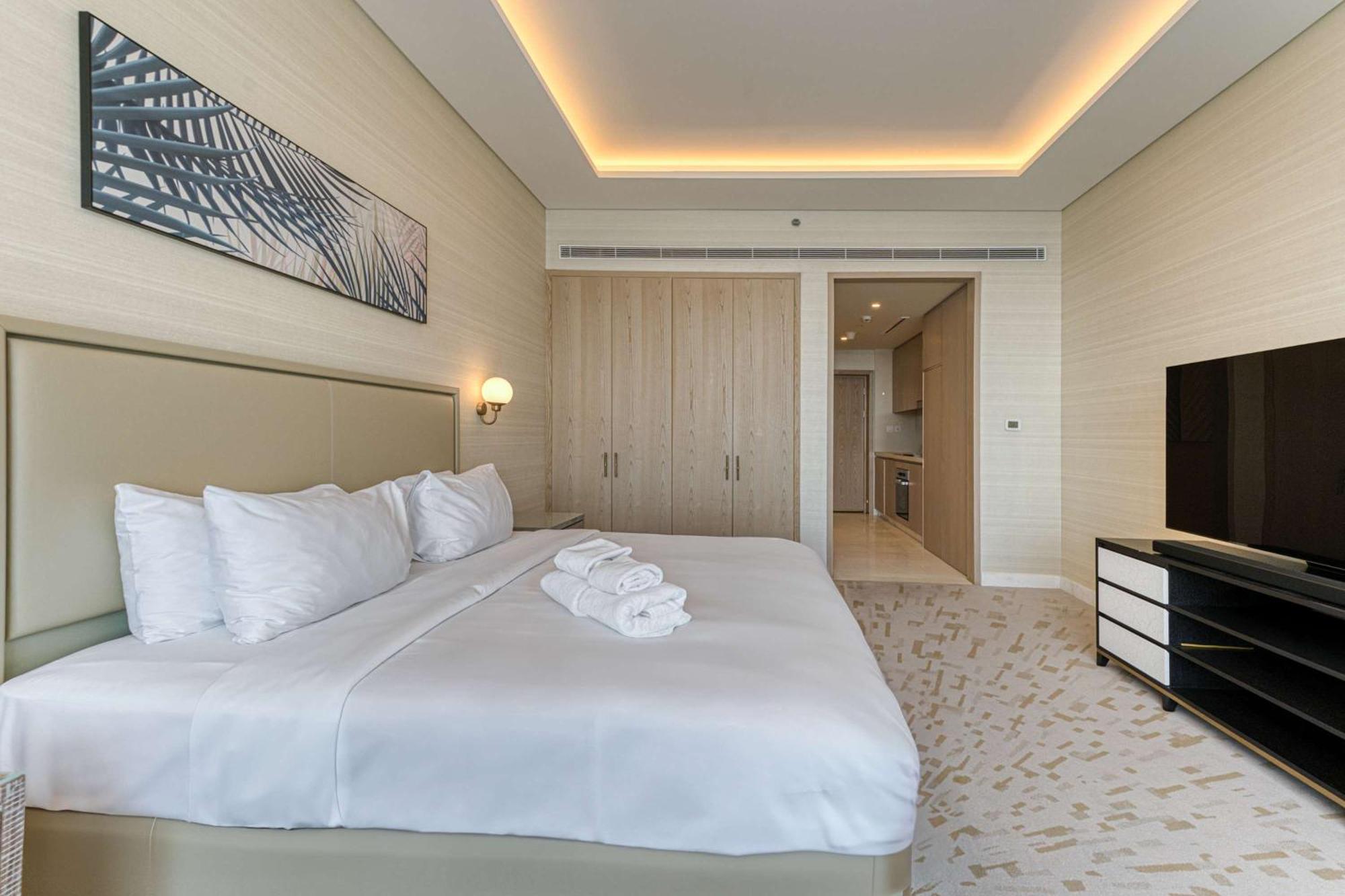 Pvh - Modern In Palm Tower Apartment