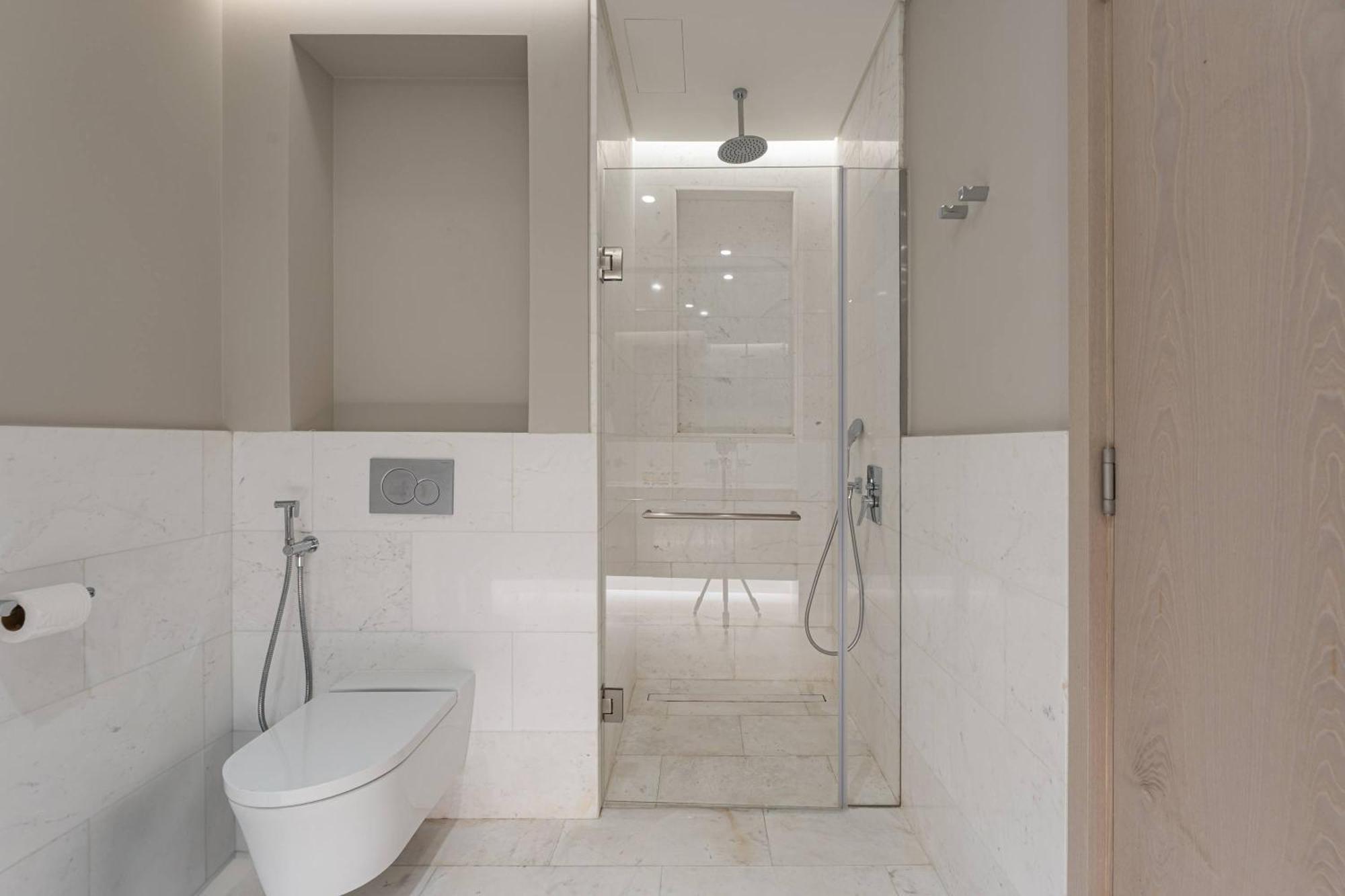 Pvh - Modern In Palm Tower Apartment *