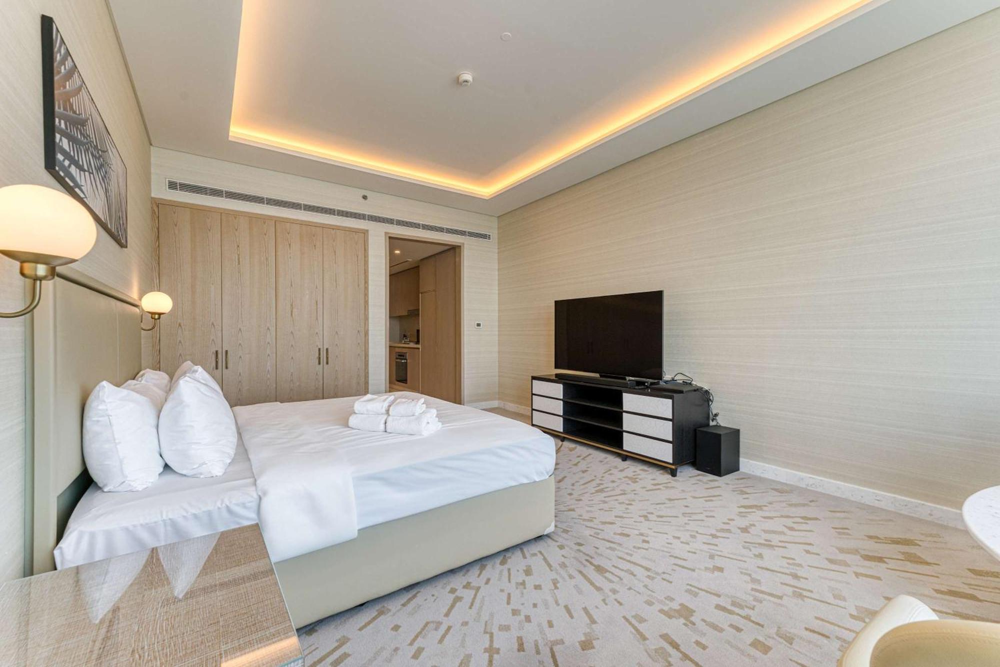 Pvh - Modern In Palm Tower Apartment