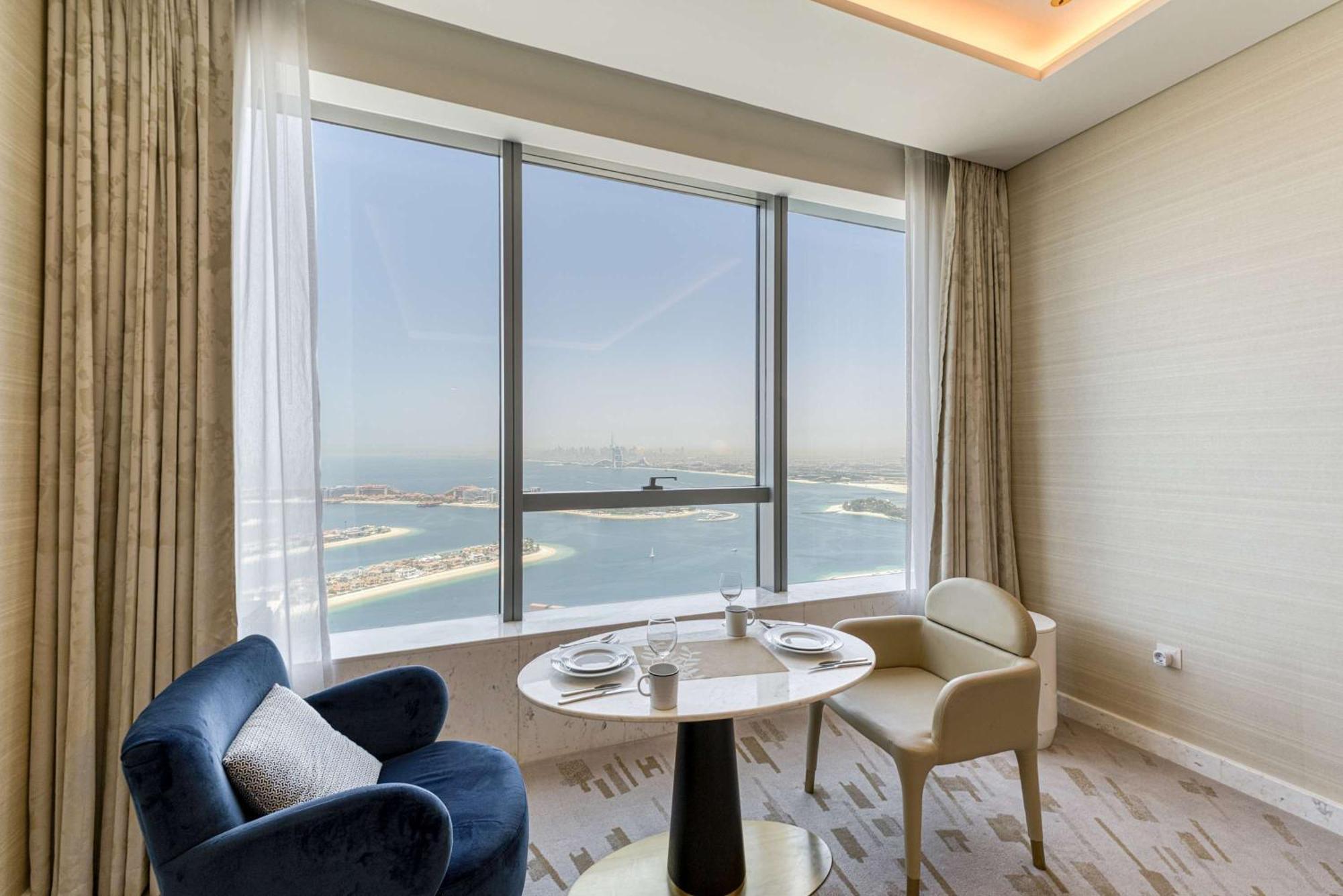 Pvh - Modern In Palm Tower * Dubai